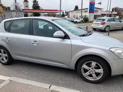 Usata Kia Ceed 109 CV (80 kW) 2010 Argento Utilitaria