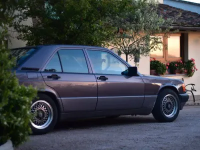 Brugt Mercedes 190 109 HK (80 kW) 1992 Beige Sedan