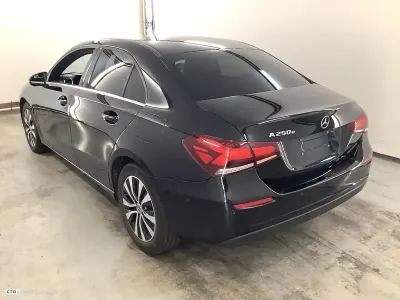 Gebraucht Mercedes A250 160 PS (117 kW) 2021 Schwarz Limousine