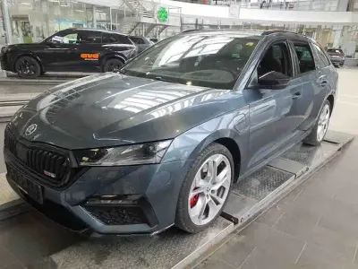 Gebraucht Skoda Octavia 245 PS (180 kW) 2021 Quarzgrau metallic Kombi