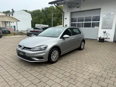 Gebraucht VW Golf VII Trendline 110 PS (80 kW) 2018 Silber Limousine