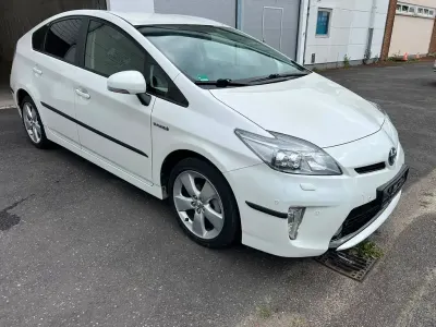 Gebraucht Toyota Prius Executive 136 PS (100 kW) 2014 Weiß Limousine