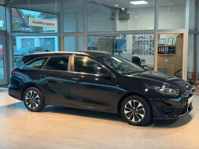Gebraucht Kia Ceed 141 PS (103 kW) 2022 Schwarz Kleinwagen