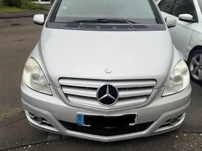 Gebraucht Mercedes B180 109 PS (80 kW) 2010 Silber Van / Kleinbus