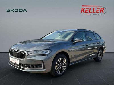 Neu Skoda Superb Selection 150 PS (110 kW) 2026 Graphitegrau metallic Kombi