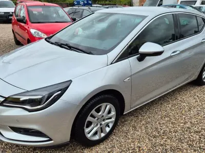 Gebraucht Opel Astra Dynamic 150 PS (110 kW) 2016 Silber Limousine