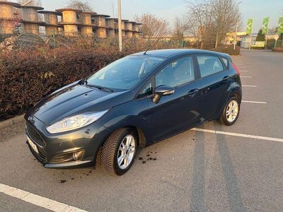 Gebraucht Ford Fiesta Celebration 101 PS (74 kW) 2016 Blau Limousine