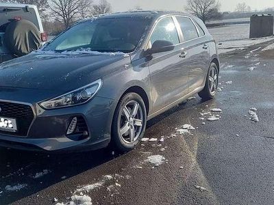 Gebraucht Hyundai i30 Style 140 PS (102 kW) 2017 Grau Limousine
