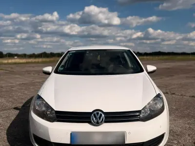 Gebraucht VW Golf VI Comfortline 122 PS (89 kW) 2011 Weiß Kleinwagen