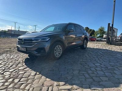 Gebraucht VW Touareg Basis 231 PS (169 kW) 2018 Siliziumgrau metallic SUV
