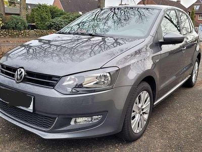 Grau Gebraucht 2013 VW Polo Life Limousine | 5.900 € (Fairer Preis)