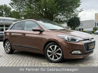 Gebraucht Hyundai i20 Style 90 PS (66 kW) 2017 Braun Limousine
