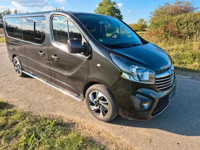 Używany Opel Vivaro 125 KM (91 kW) 2016 Czarny Minivan