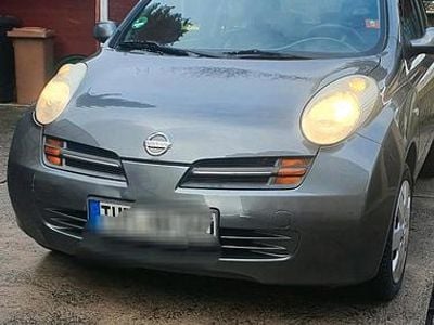 Grau Gebraucht 2003 Nissan Micra Kleinwagen | 1.800 €