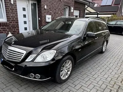 Gebraucht Mercedes E220 170 PS (125 kW) 2011 Schwarz Kombi