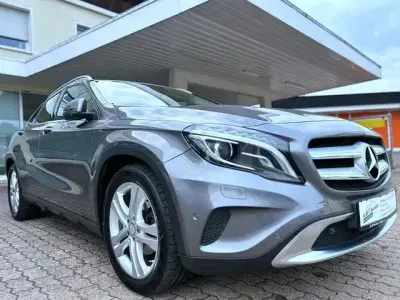 Gebraucht Mercedes GLA200 136 PS (100 kW) 2016 Grau SUV