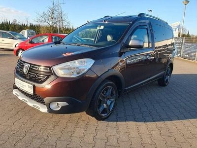 Braun Gebraucht 2017 Dacia Dokker Celebration Van / Kleinbus | 9.999 € (Guter Preis)