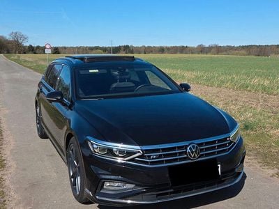 Usata VW Passat R-line 200 CV (147 kW) 2023 Nero Station wagon