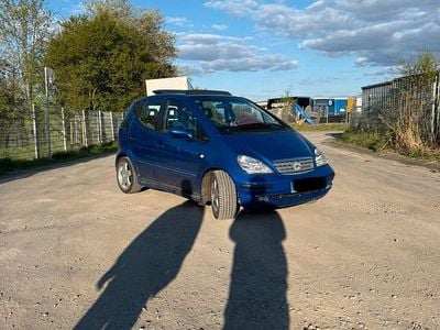 Usata Mercedes A160 AMG 102 CV (75 kW) 1999 Blu Utilitaria