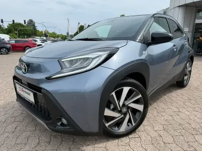 Gebraucht Toyota Aygo X X-plore 72 PS (52 kW) 2024 Celestite grey metallic / night sky black SUV