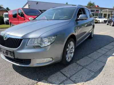 Gebraucht Skoda Superb Family 170 PS (125 kW) 2011 Grau Kombi