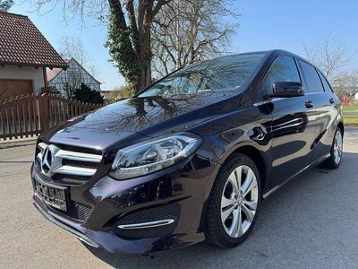 Gebraucht Mercedes B180 Urban 109 PS (80 kW) 2015 Violet Van / Kleinbus
