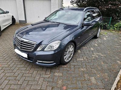Grau Gebraucht 2012 Mercedes E200 Avantgarde Kombi | 10.900 € (Fairer Preis)