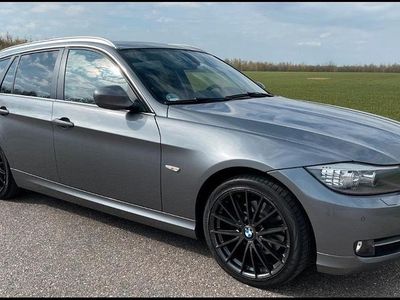 Gebraucht BMW 320 184 PS (135 kW) 2011 Grau Kombi