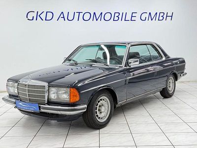 Second-hand Mercedes 230 131 CP (96 kW) 1982 Albastru Coupe