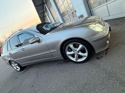 Gebraucht Mercedes C220 Avantgarde 150 PS (110 kW) 2005 Silber Limousine