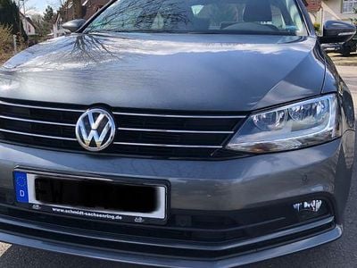 Gebraucht VW Jetta 150 PS (110 kW) 2015 Grau Limousine