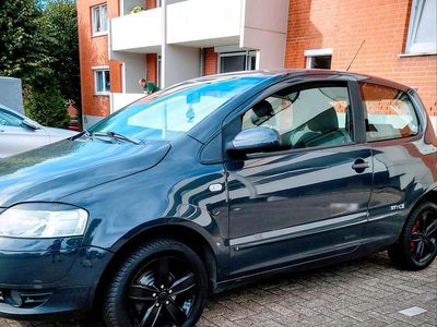 Gebraucht VW Fox 75 PS (55 kW) 2010 Grau Kleinwagen