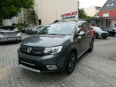 Używany Dacia Sandero Celebration 90 KM (66 kW) 2017 Szary SUV