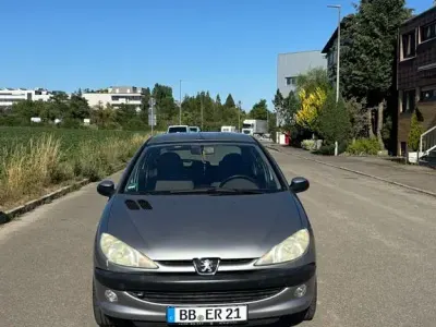 Gebraucht Peugeot 206 75 PS (55 kW) 2003 Silber Limousine