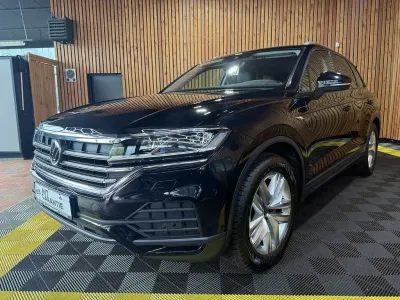 Gebraucht VW Touareg 231 PS (169 kW) 2022 Deep black perleffekt SUV