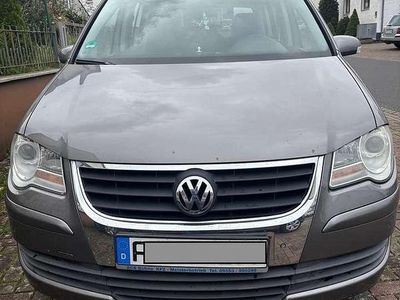 Grau Gebraucht 2009 VW Touran Freestyle Van / Kleinbus | 2.900 € (Fairer Preis)
