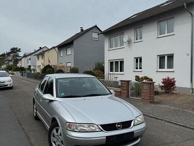Gebraucht Opel Vectra 100 PS (73 kW) 2001 Silber Kleinwagen