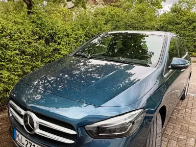 Gebraucht Mercedes B250 160 PS (117 kW) 2019 Blau Van / Kleinbus