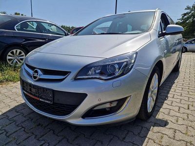 Gebraucht Opel Astra Exklusiv 136 PS (100 kW) 2014 Argon silber/ice silver (m2) Kombi