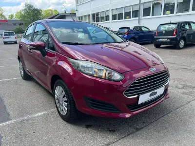 Używany Ford Fiesta 101 KM (74 kW) 2014 Czerwony Hatchback