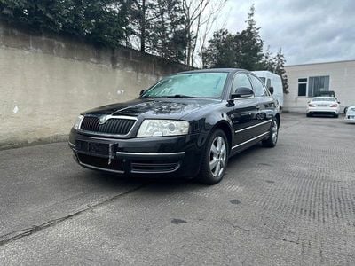Schwarz Gebraucht 2006 Skoda Superb LAURIN & KLEMENT Limousine | 3.249 € (Fairer Preis)