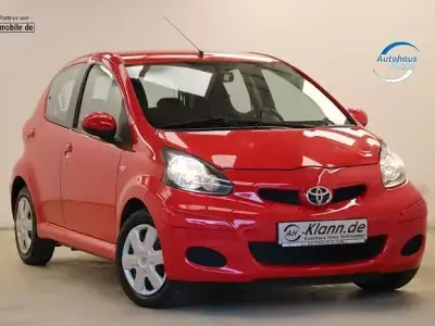 Gebraucht Toyota Aygo 68 PS (50 kW) 2009 Rot Kleinwagen