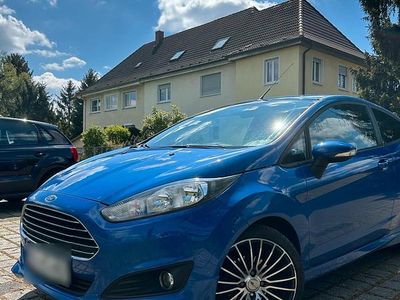 Blau Gebraucht 2013 Ford Fiesta Kleinwagen | 5.300 € (Teuer)