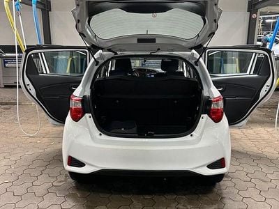 Weiß Gebraucht 2018 Toyota Yaris Hybrid Kleinwagen | 9.800 € (Guter Preis)
