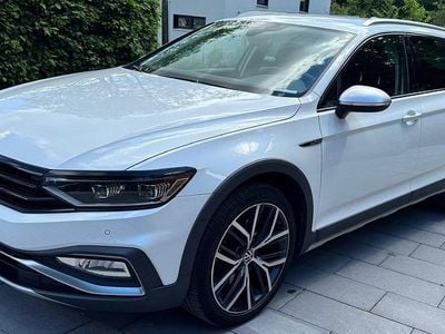 Weiß Gebraucht 2022 VW Passat Alltrack Kombi | 27.500 € (Fairer Preis)