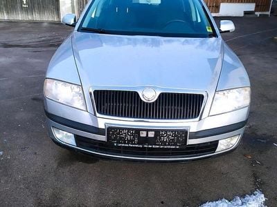 Silber Gebraucht 2009 Skoda Octavia Kombi | 2.300 €