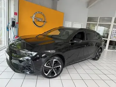 Gebraucht Opel Astra 131 PS (96 kW) 2024 Schwarz Kleinwagen