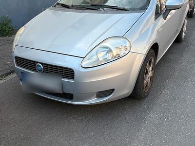 Second-hand Fiat Grande Punto 77 CP (56 kW) 2007 Albastru Hatchback