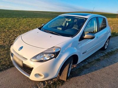 Gebraucht Renault Clio IV Night&Day 75 PS (55 kW) 2012 Weiß Kleinwagen