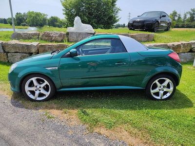 Gebraucht Opel Tigra Sport 125 PS (91 kW) 2005 Robogruen mi2 Cabrio